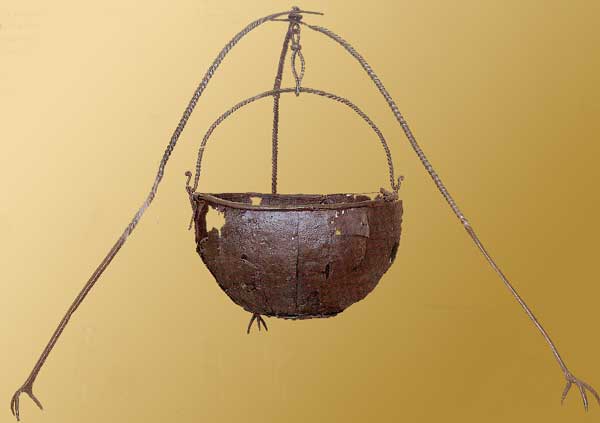 Chaudron  et trépied Viking, navirre d'Oseberg
